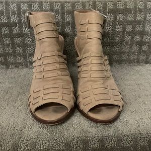 Caslon tan sandals Size 6.5